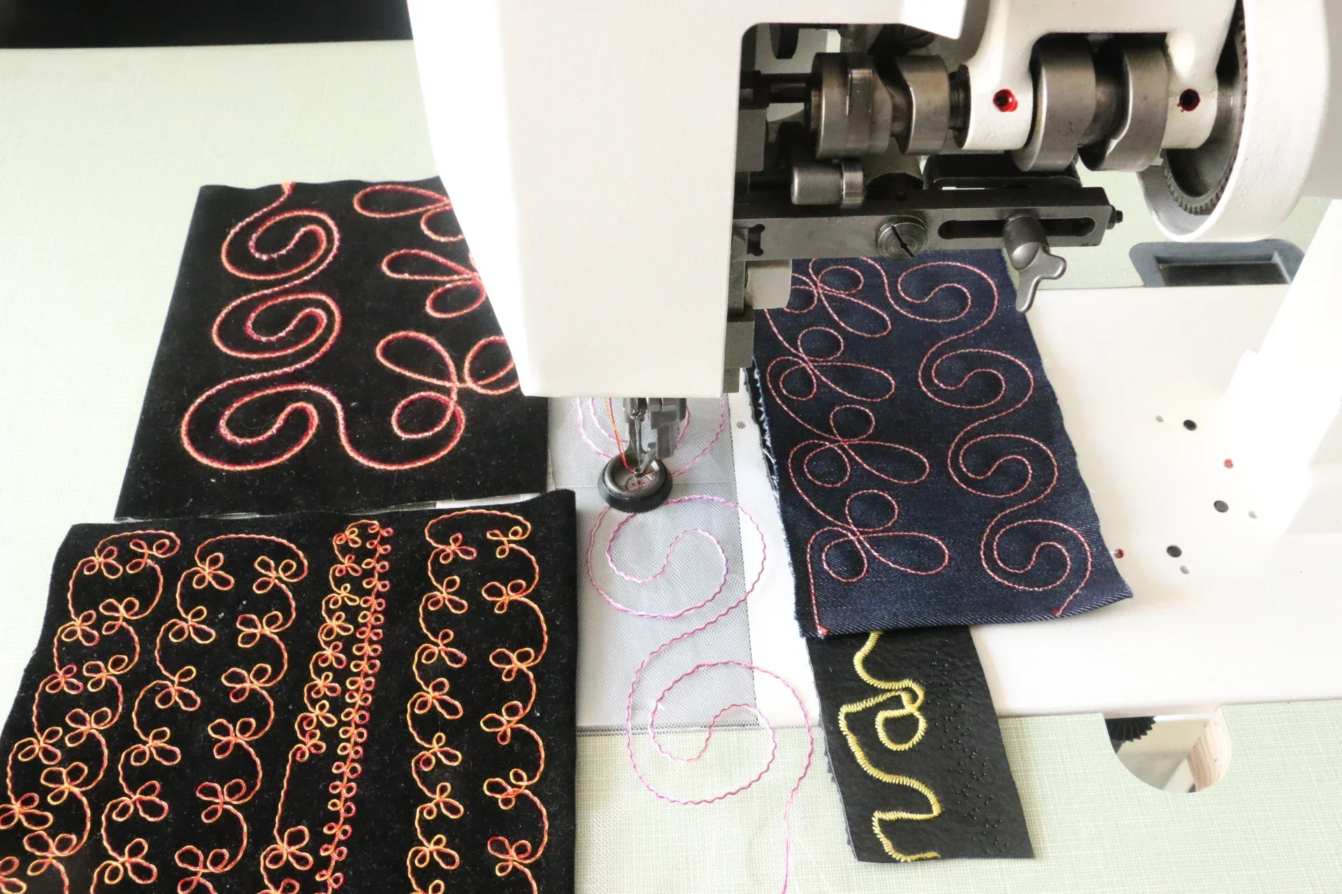 인기 판매 상품 DS-1121 핸들 작동식 단일 바늘  - Embroidery Zig Zag Stitch 리뷰 및 가격